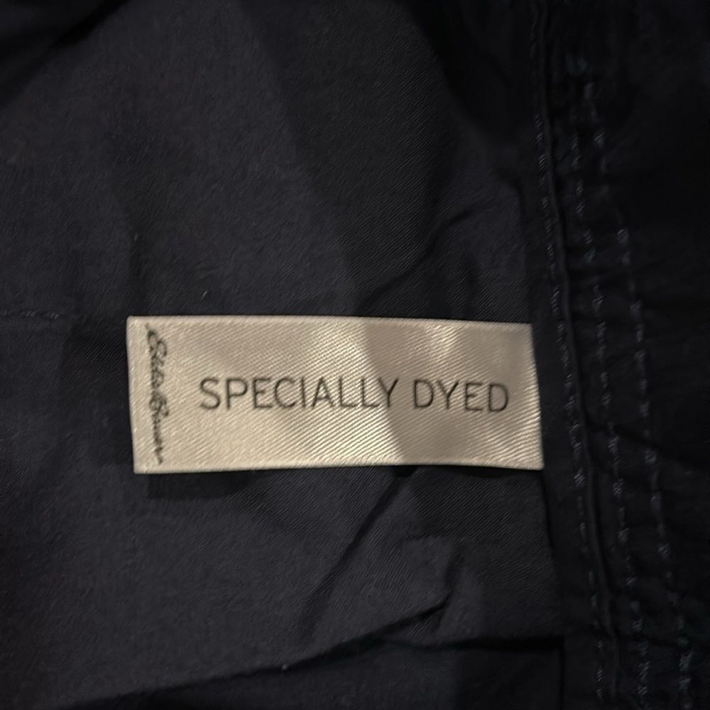 Eddie Bauer women’s navy blue cotton stretch shorts‎ - Picture 3 of 5